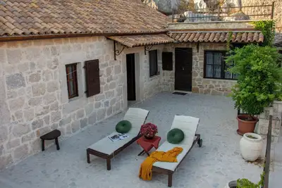 Image de 120 year old stone villa with overlooking Lake Skadar, 15minutes from the capital