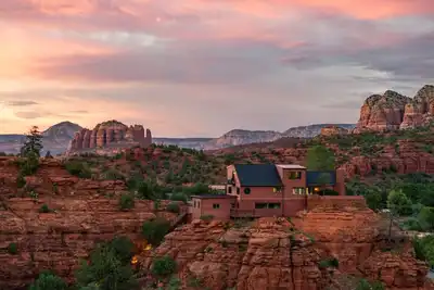 Image de Ravens Rock Retreat: Clifftop Estate w/ 360 Views