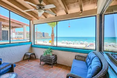 Image de Super Beachfront Condo Ground Level on Sandy Beach
