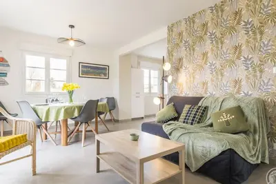 Image de Maison rénovée avec WiFi et parking à St Romphaire