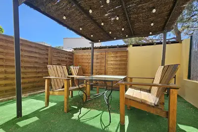 Image de Charmant T2 à Saint-Cyprien - Terrasse, Clim, Proche Plage et Parking Privé