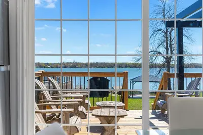 Image de Private Lakefront Cottagewith Great Amenities.