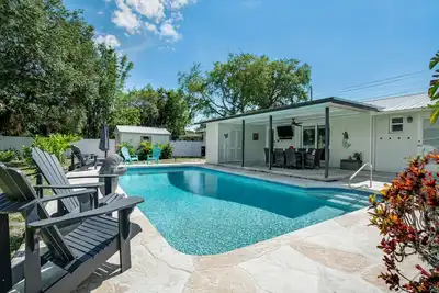 Image de Luxurious 4-Bedroom Retreat with Pool