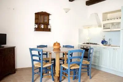 Image de 10 minutes from the sea, Two-room apartment with private garden and swimmingpool