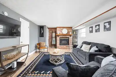 Image de 3 miles to Grand Park. Pet-Friendly w/ Game Room!