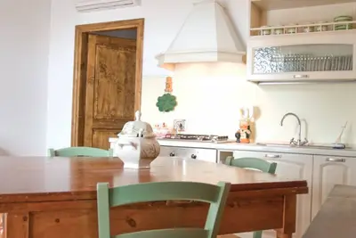 Image de 10 minutes from the sea, Two-room apartment with private garden and swimmingpool