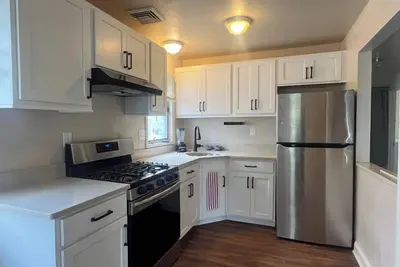 Image de Cen113u - Top floor unit - 3br 1 ba, parking, great central location, Pets Ok!