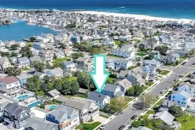 Image de Cen113l - 1st floor unit - 3br 1 ba, parking, great central location, Pets Ok!