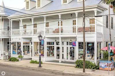 Image de Overlook Duval St from your Cuban Club balcony