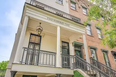 Image de Unparalleled Southern Luxury on Historic Gaston Street By Lucky Savannah