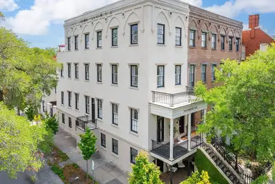 Image de Luxurious Historic Mansion on Gaston Street By Lucky Savannah