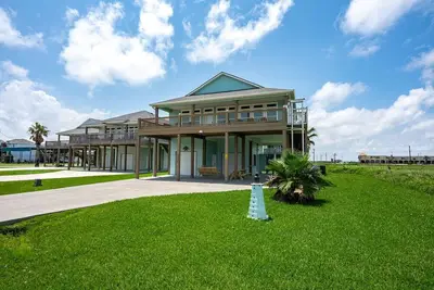 Image de Tipsy Turtle - Close to beach, Cargo Lift, 3 bedroom, Sleeps 8