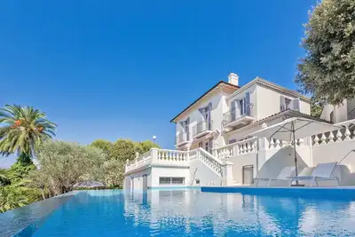 Image de Luxury Cap d'Antibes villa with sea view, steps to the beach\n