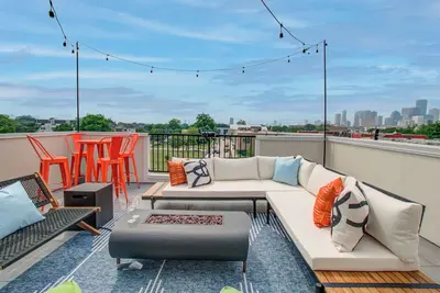 Image de Rooftop Movie Oasis: 3bd - Games - Patio