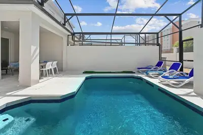 Image de Matty's Marvel | Epic Villa w/ Robot Br, Grand Lr/Dr & Pvt Pool - Near Top Parks