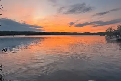 Image de Lakeside Home: Pet-Friendly Retreat with Breathtaking Sunsets