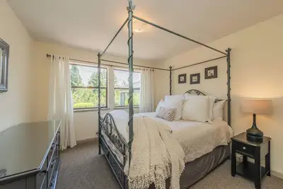 Image de Fabulous Furnished Monthly Stays Welcome