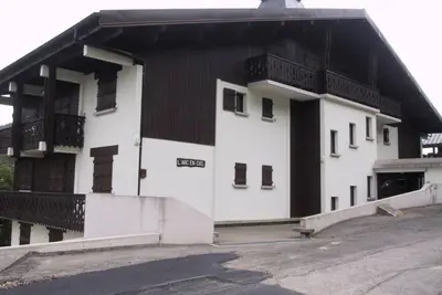 Image de 1er étage, balcon, parking, télévision, casier à ski, 63m², Les Gets