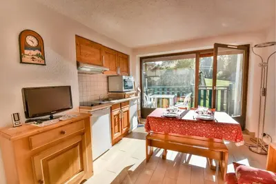 Image de Rez-de-chaussée, piscine, terrasse, parking, casier à ski, 27m², Les Gets