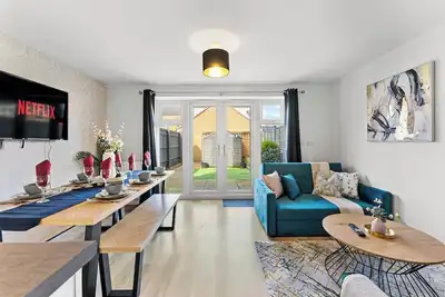 Image de Captivating 4 bed House - Parking - Sleeps 14