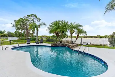 Image de The Lakeside Retreat - 4/3 W/Pool, Fast Wifi