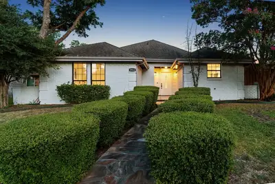 Beautiful Home with Pool in Rowlett\n\n