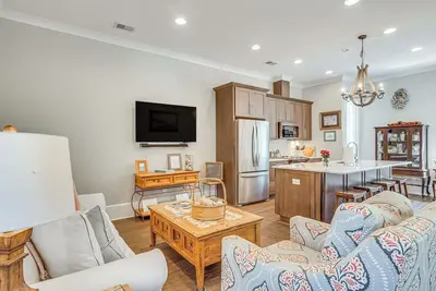 Image de Mount Pleasant Vacation Rental ~ 2 Mi to the Beach