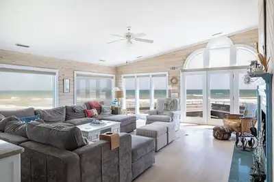 Image de Slow M'Ocean: Oceanfront, Elevator, 4br, 4. 5ba, Community Pool