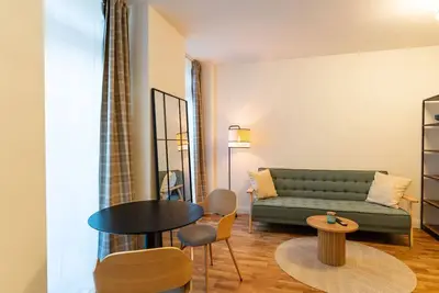 Image de Feel-good apartment with four-poster bed and terrace