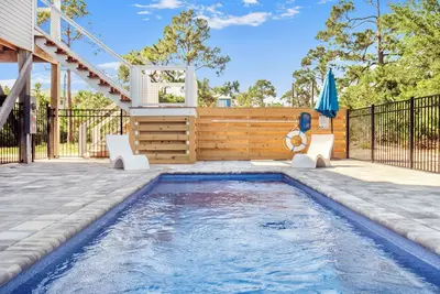Image de Salty Rem's Beach House! New Pool, Dog Friendly, Beach Views & Golf Cart Section
