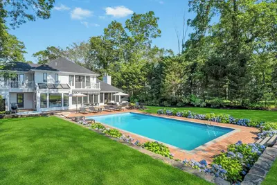 Image de Fully Renovated and Re-Designed Water Mill Home with Sweeping Horse Farm. . .