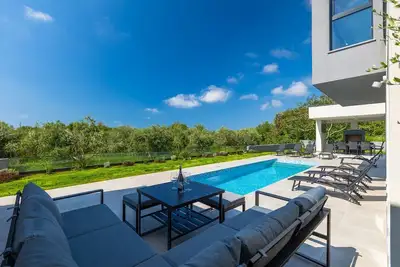 Image de Villa de luxe avec piscine, barbecue 1 km de la plage