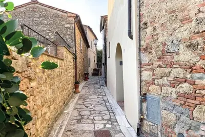 Image de Beautiful apartment with stunning views from bedroom, 3 minute walk to piazza.