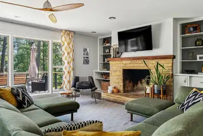 Image de Sample the Sandhills at Six Dixie Lakeside!