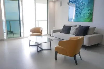 Image de High-end just renovated beach front condo Luxury direct ocean view high floor