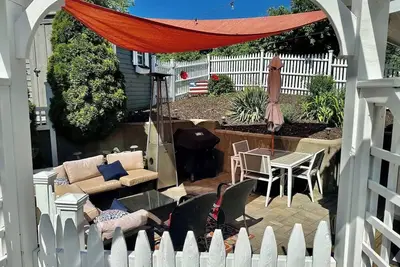 Image de Charming 2 Bedroom 1. 5 Bath Townhouse