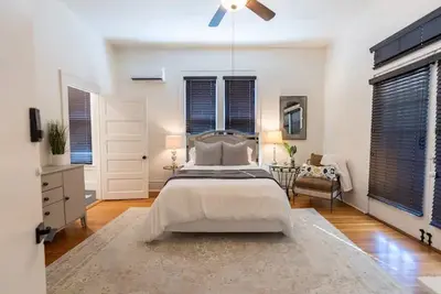 Image de Lovely Studio Loft walkable to Highland Park