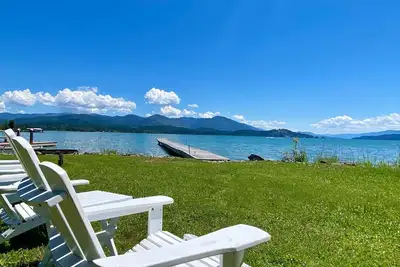 Image de New Listing: Sandpoint Lakefront Home, ten minutes to free Schweitzer shuttle.