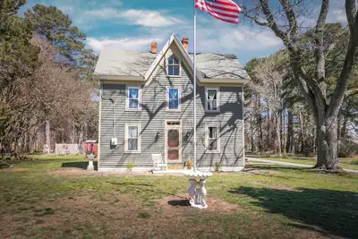 Image de Set Sail to the Rusty Anchor! Your Perfect Getaway on Deal Island, Md