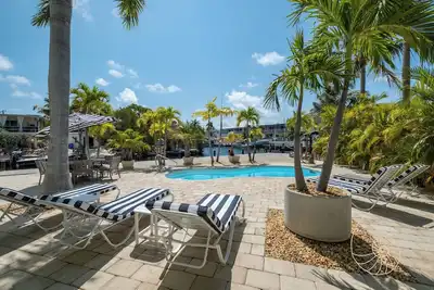 Image de Islamorada Cay ~ Resort Style 4 Bed Plantation Key Home with Pool & 100' Dock