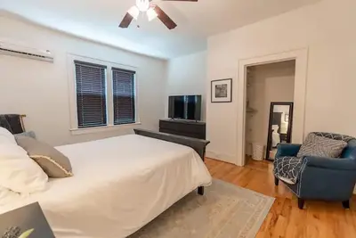 Image de Beautifully Remodeled King Bed Unit - Great Location