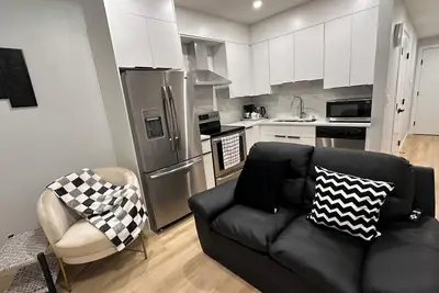 Image de Cozy Legal Basement Suite