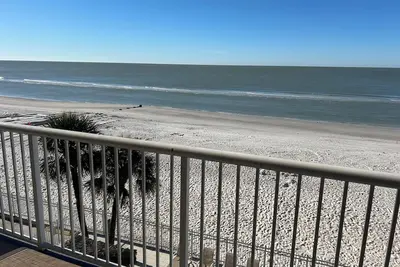 Image de Sweeping views from this 3 bed/2bath condo