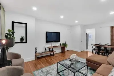Image de Posh Townhome North Brunswick