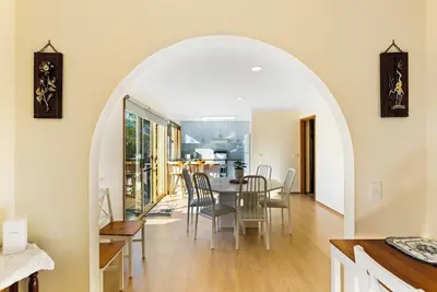 Image de Retro Beach Bungalow Stroll to the Esplanade