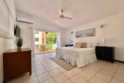 Image de Tropical Casita Studio B w/King Bed StepsFromBeach
