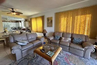 Image de It's Island Time! Large condo with dock and a view in the heart of Freeport.