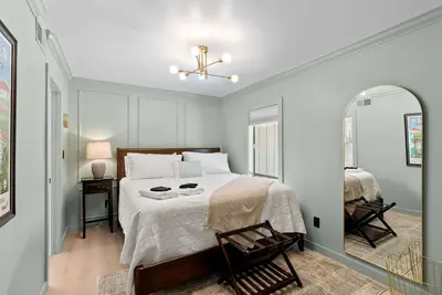 Image de Elegant Golf Front Condo w/ King, Walk to Village