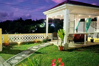 Image de Perfect  getaway with amazing sunsets, 5 min walk from the Beach. Pet friendly!