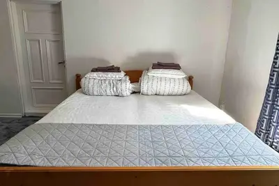 Image de Eget Enkelt Dubbelrum med Hall i Modernt Hem, Naturnära